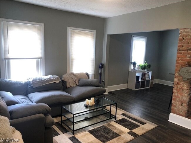 Photo - 1387 W 69th St Unit 3