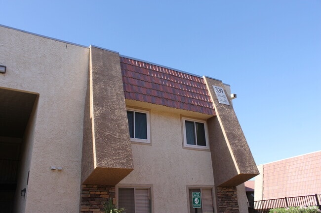 Building Photo - GUARD GATE COMMUNITY, 3 BEDROOM, 1.75 BATH... Rental