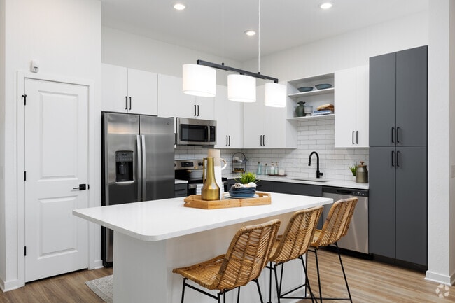 2BR, 2BA - 1088SF