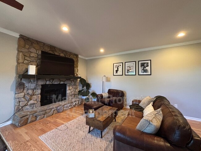 Photo - 208 Frances Cannon Dr