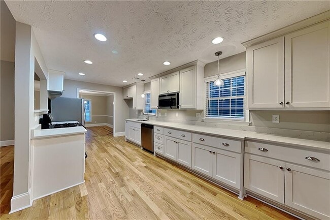 Photo - 215 Hersfeld Ct