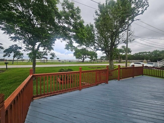 Photo - 407 N Bayshore Dr