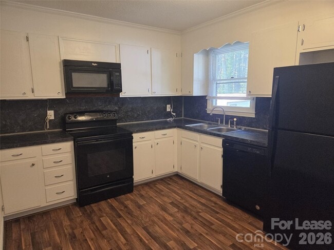 Photo - 411 Town St