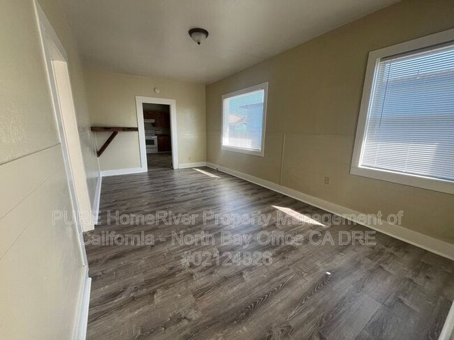 Photo - 744 Stewart St