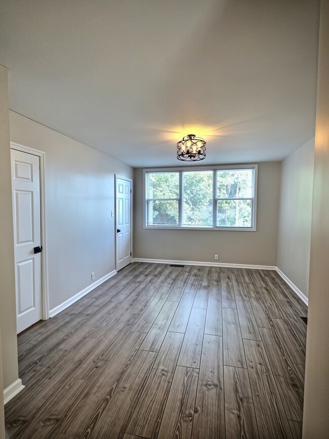 Photo - 515 W 40th Pl