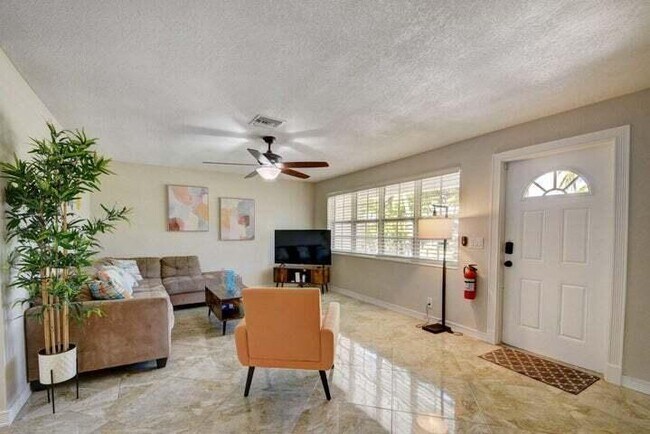 Photo - 168 SE 31st Ave