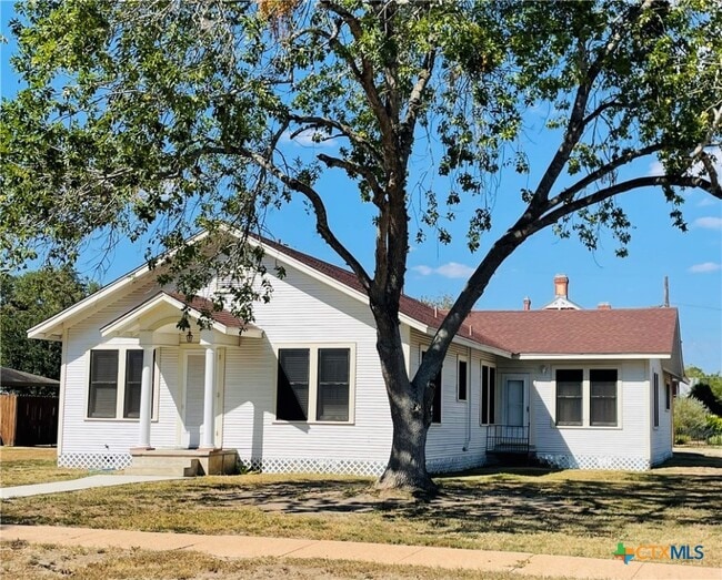 Photo - 302 W French St