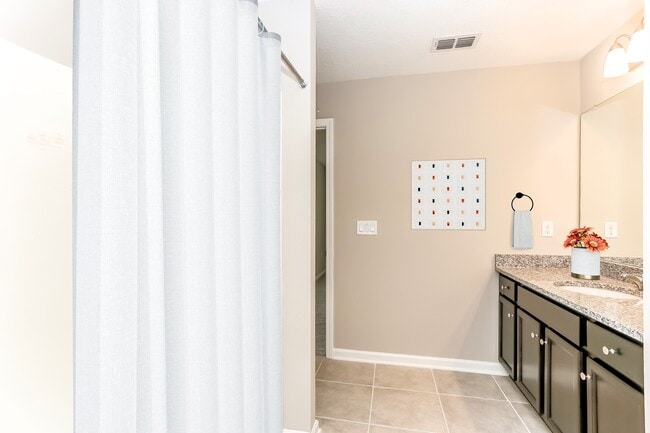 Photo - 9227 Joannes Wy