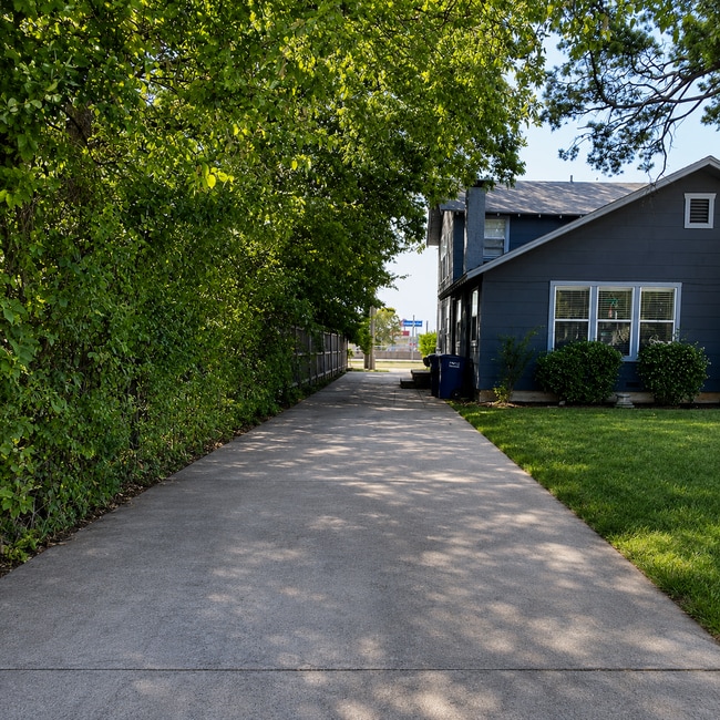 Photo - 3/2 Bungalo-style off Birchman