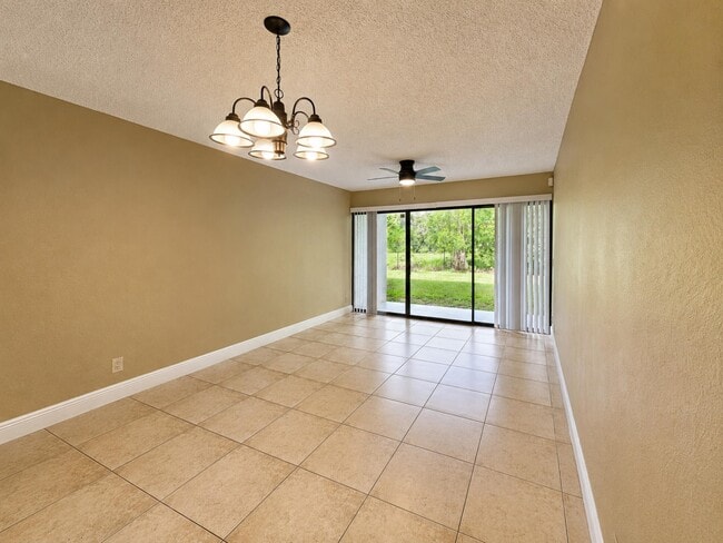 Photo - 1461 Windorah Way Unidad C