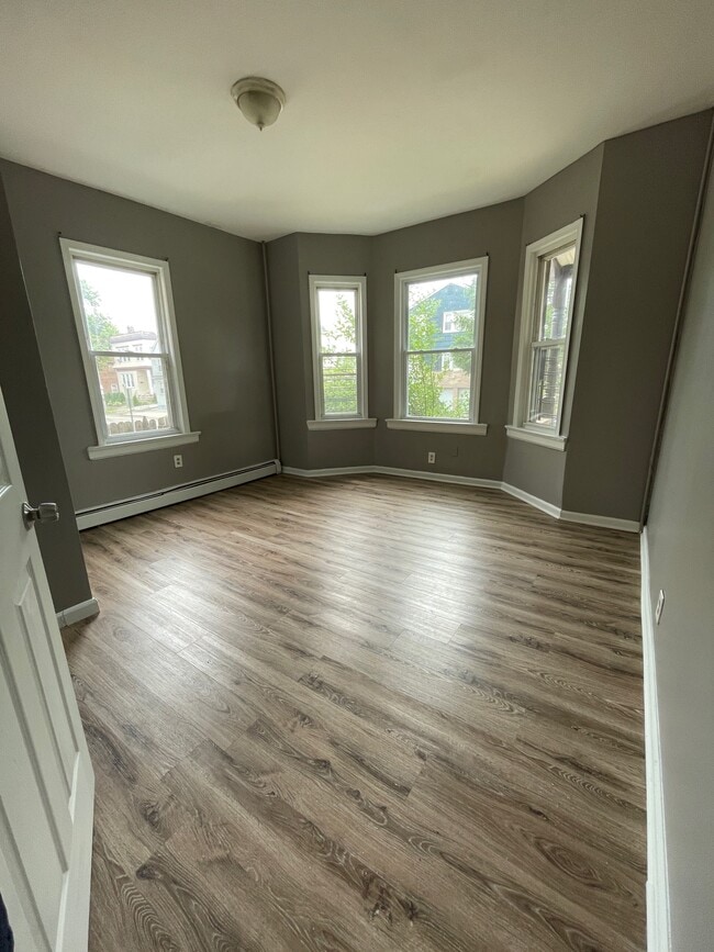 Master Bedroom - 101 Bedford St