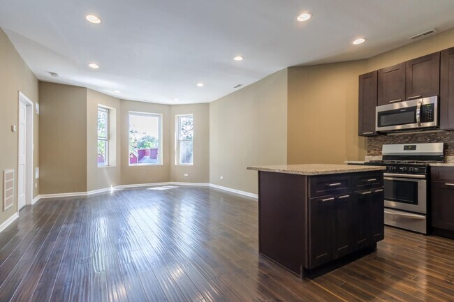 Photo - 538 N Hamlin Ave