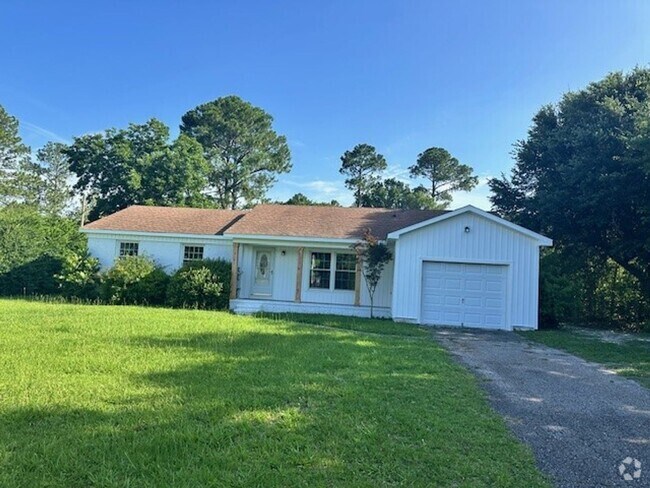 Building Photo - Centrally Located House