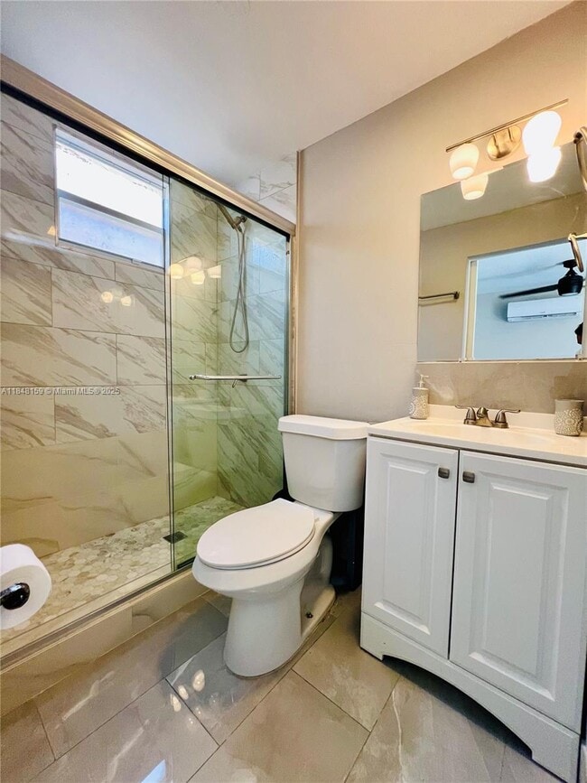 Building Photo - 361 SW 20th Rd Unit B Rental