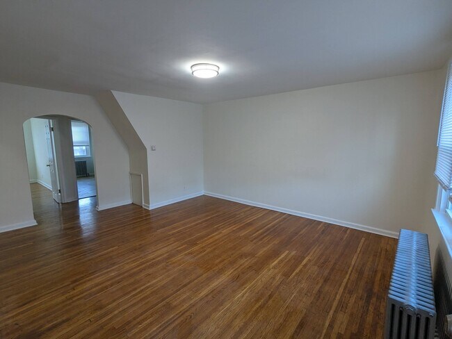 Living Room - 334 E Essex Ave