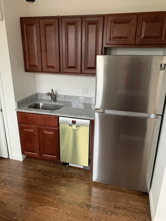 Building Photo - 4 Garden Ct Unit 4C