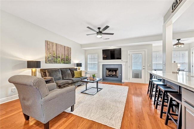 Photo - 701 SW Maidstone Ave