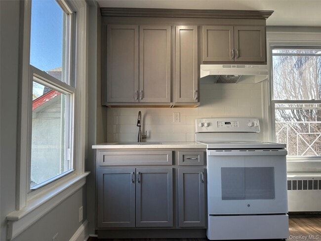 Building Photo - 54 4th Ave Unit 4