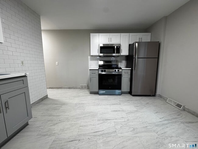 Photo - 45-51-51 Cowles St Unit 45