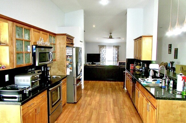 Photo - 13677 Temple Blvd