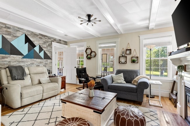 Sala de estar Vista 1 - 2218 Mystic Valley Pky Unidad #2