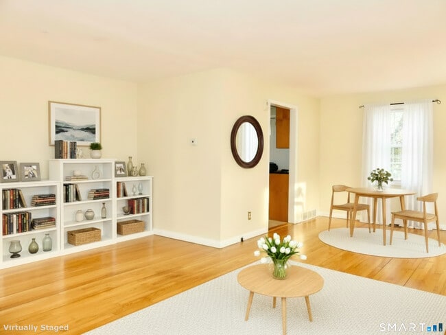 Photo - 12 W Rocks Rd