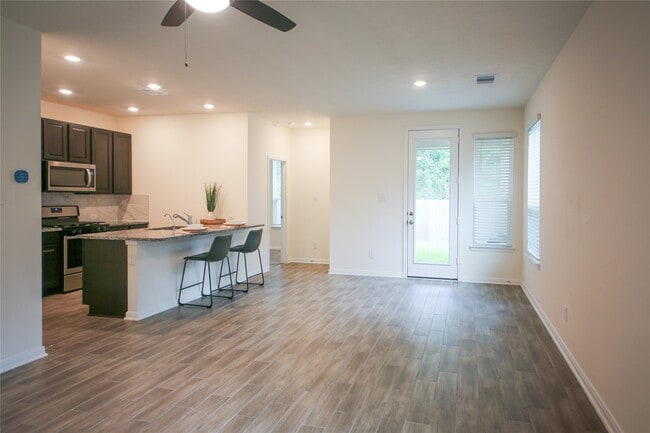 Building Photo - 27638 Mesabe Dr