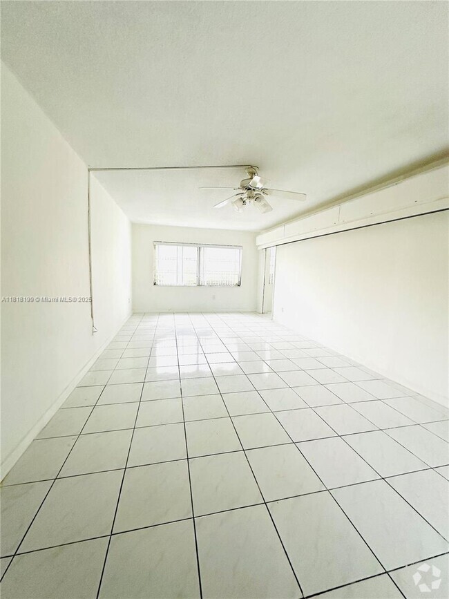Building Photo - 2825 NE 201st Terrace Unit M113 Rental