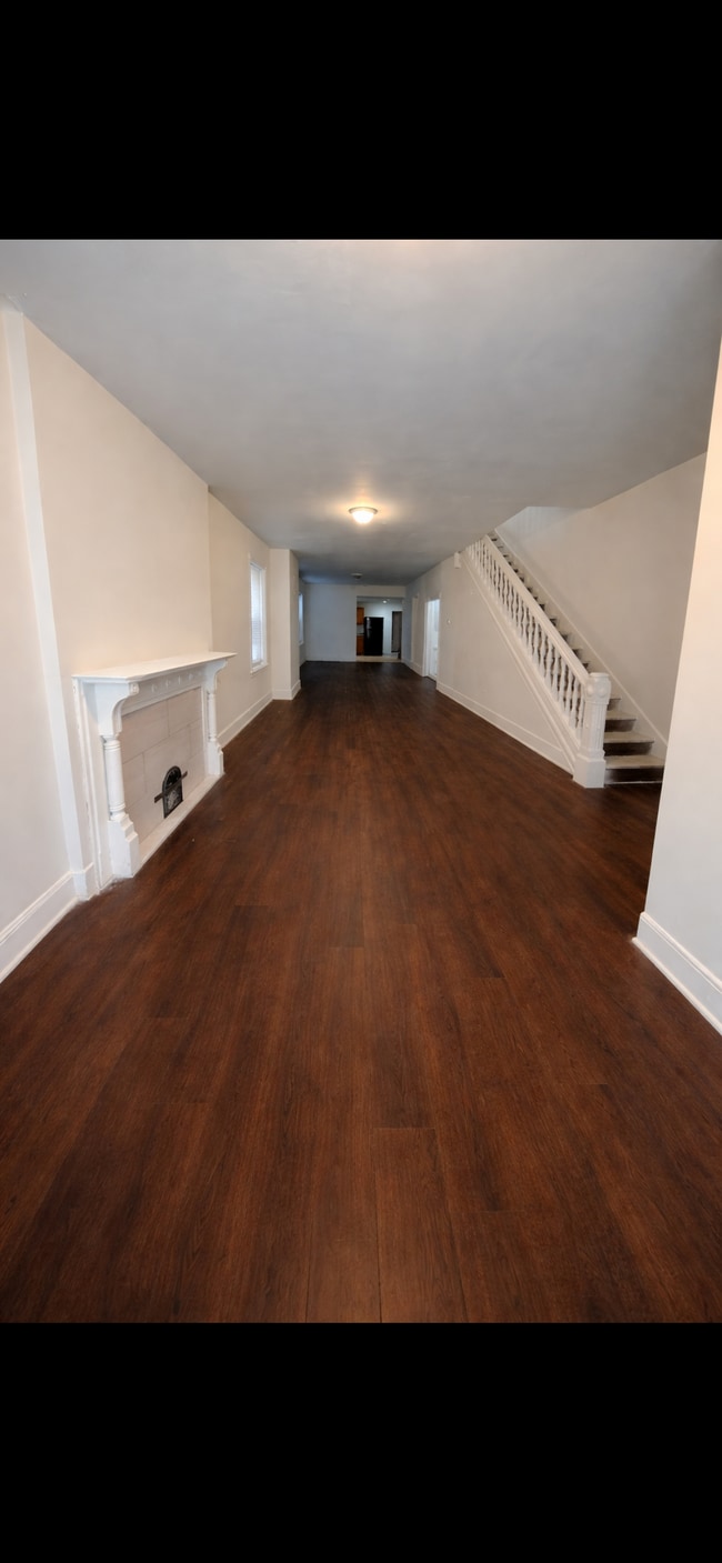 Photo - 616 W 6th St