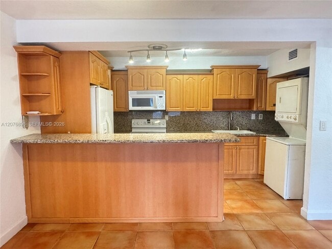 Building Photo - 7915 SW 104th St Unit 104G
