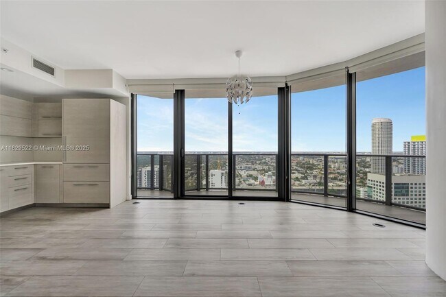 Photo - 55 SW 9th St Unidad 3908 Rental