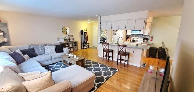Photo - Centrally located, elegantly updated 2-bedroom & 1-bath 1st fl condo