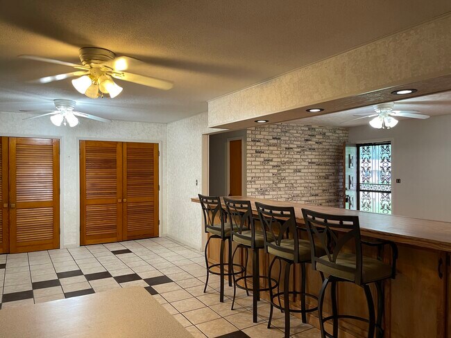 102 Oaklawn Cir