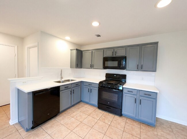 Photo - 1910 Tommy Ln