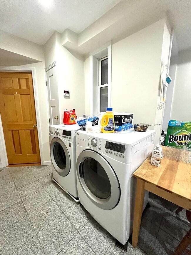 Photo - South End Location, In-Unit Washer and Dryer, Eat-in Kitchen