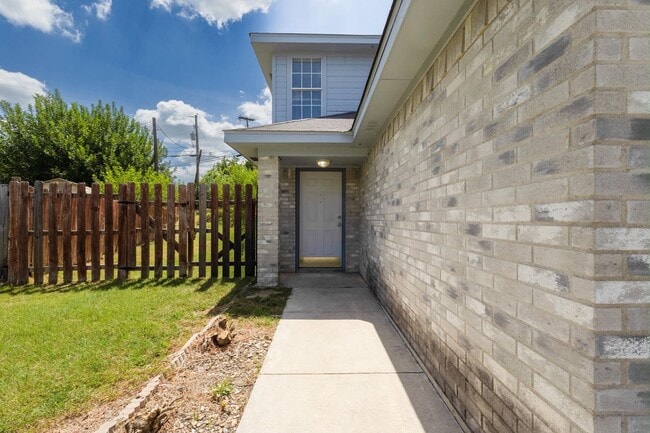 Photo - 2410 Royal Crest Cir
