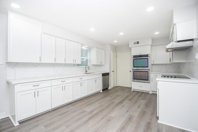 Photo - 10903 Shawnbrook Dr