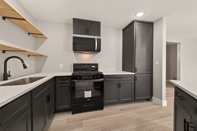 Building Photo - 3527 La Retama Dr