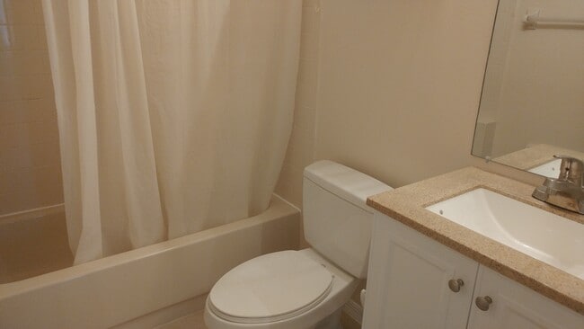 2do baño - 5857 Rattlesnake Hammock Rd Unidad AugustaWoods202