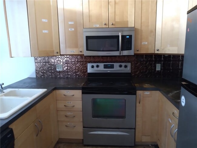 Building Photo - 220 Elm St Unit 503