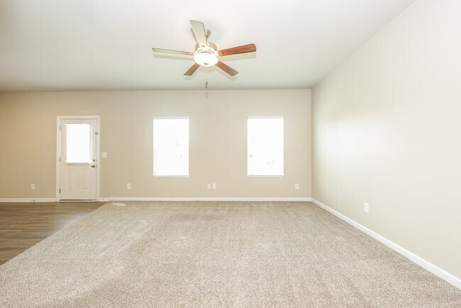 Photo - 2220 Lismore Dr