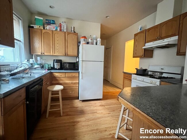 Photo - 335 Faneuil St Unit 2