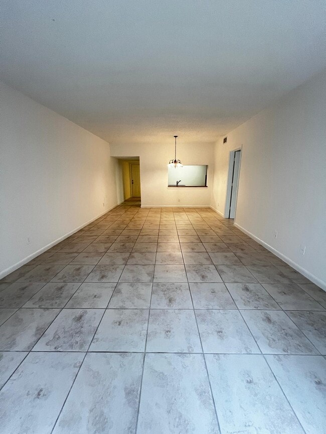 3305 NW 101st Ave