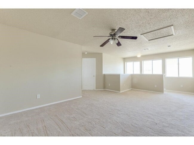 Photo - 617 Oxford Dr