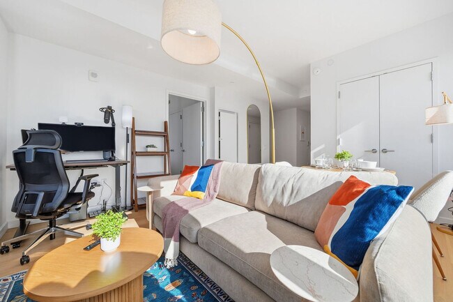 Photo - 16 Dupont St Unit FL41-ID1459587P