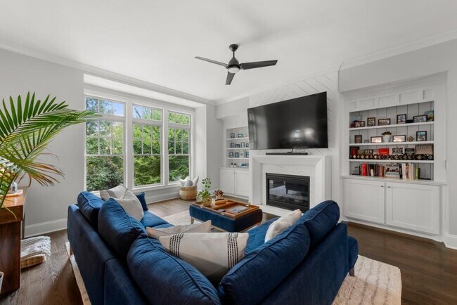 Photo - 2045 Bellrick Rd NW