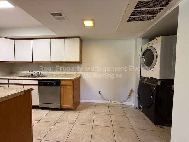 Photo - 1336 E Mountain View Rd Unidad 104