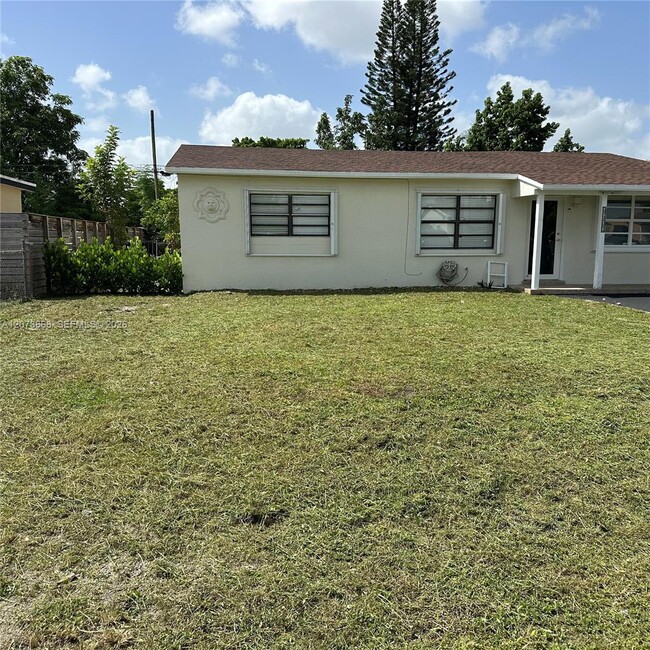 Photo - 6432 Flagler St