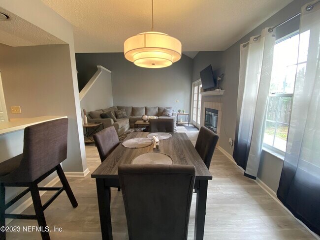 Photo - 11840 Ashbrook Cir N