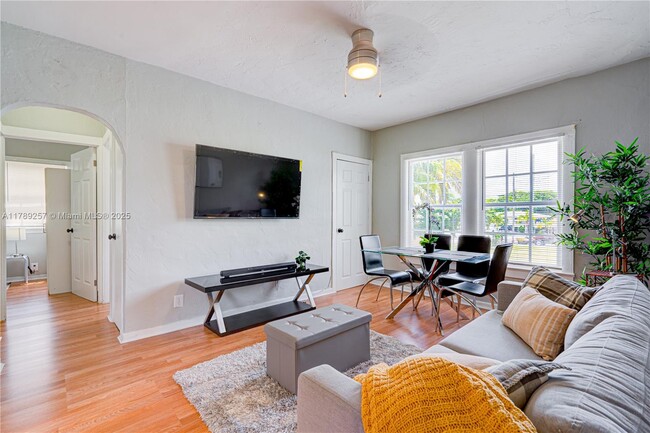 Photo - 227 SW 30th Ave Condo Unit B